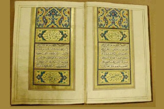 وجود آثار نفیس با موضوع امام خمینی (ره) در موزه آستان قدس رضوی