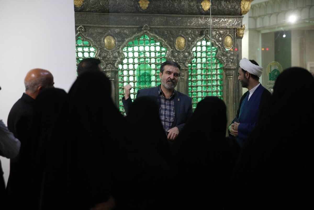 بازدید خادم‌یاران کلینیک مشاوره آستان قدس رضوی از موزه‌های مرکزی و نمایشگاه رواق خدمت