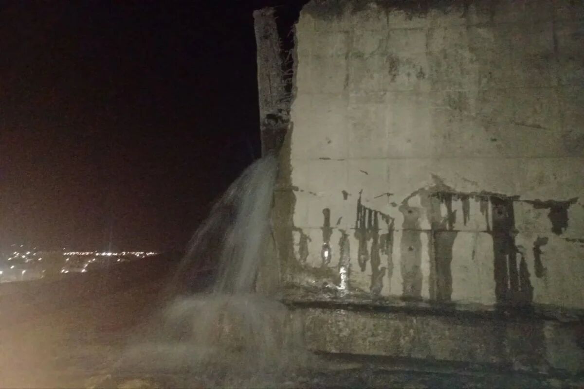 خسارت دشمن آمریکایی به تأسیسات آب‌رسانی سیریک