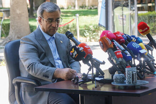استاندار خراسان رضوی در نشست خبری با حضور خبرنگاران: / مدیریت کامل استان با اعطای اختیارات میسر است