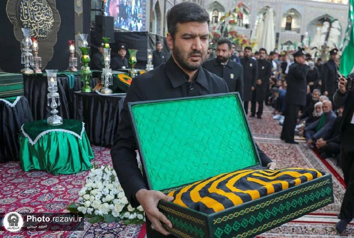 اهدای پرچم متبرک رضوی به ۲۱۰ هیئت مذهبی سراسر کشور