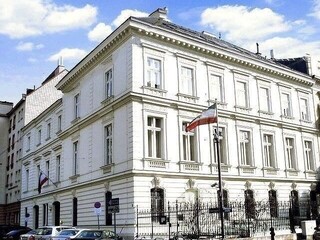 پاسخ تند سفارت ایران به بیانیه ۴ کشور اروپایی: رفع تحریم‌ها لطف به ایران نیست