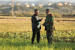 تقابل جنگلبان و قاچاقچی چوب در سریال «سرخدار»