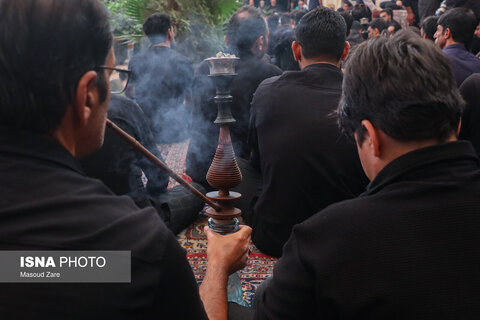 گزارش تصویری | روضه‌خوانی ۱۰۰ ساله در «خانه ریسمانیان» - یزد