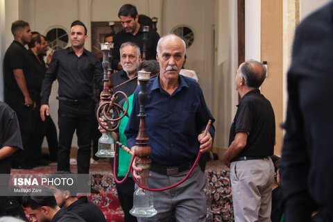 گزارش تصویری | روضه‌خوانی ۱۰۰ ساله در «خانه ریسمانیان» - یزد