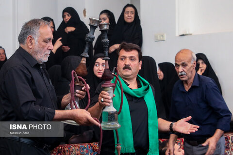 گزارش تصویری | روضه‌خوانی ۱۰۰ ساله در «خانه ریسمانیان» - یزد