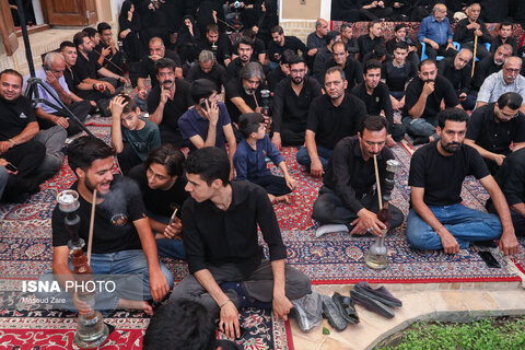 گزارش تصویری | روضه‌خوانی ۱۰۰ ساله در «خانه ریسمانیان» - یزد