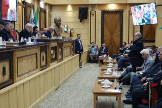 عارف: تسلیم شدن در ذات ایرانیان نیست