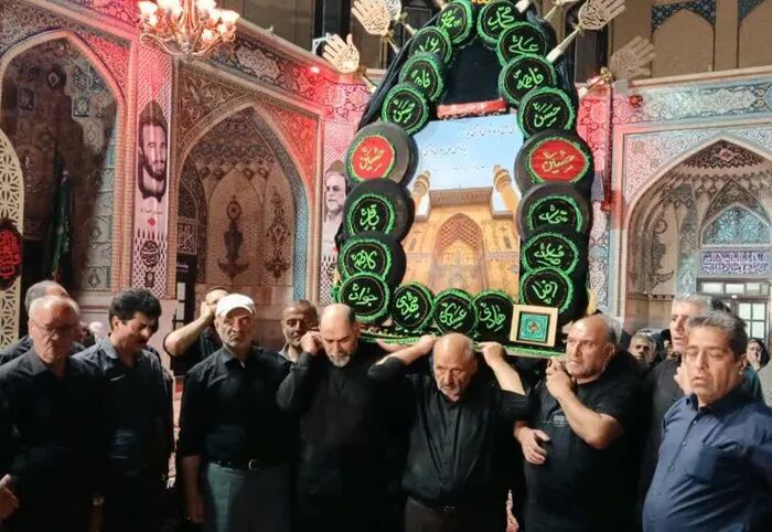 نخل ۲۰۰ ساله کُندُر در صحن قدس حرم رضوی به گردش درمی‌آید