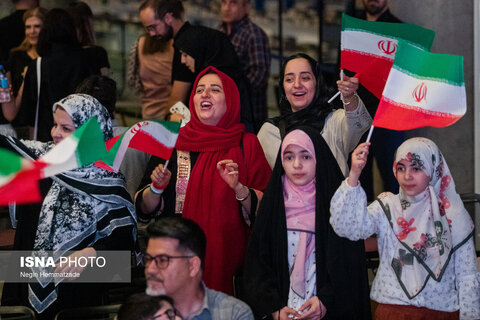 گزارش تصویری | تماشای مسابقه ایران و بلژیک در باغ‌ کتاب تهران