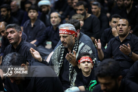 گزارش تصویری | اولین شب مراسم عزاداری ماه محرم در جوار محل عروج ملکوتی قائد شهید انقلاب
