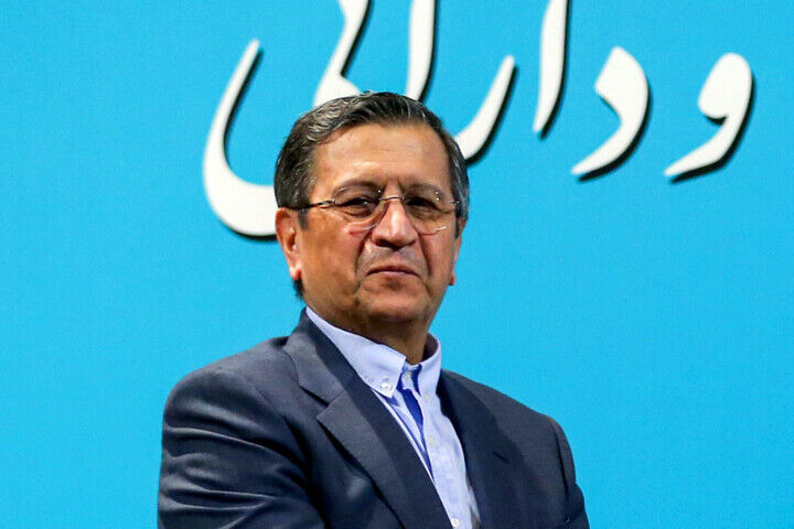 رئیس کل بانک مرکزی: ۳.۷ میلیارد دلار برای واردات کالاهای اساسی و دارو تامین شده است