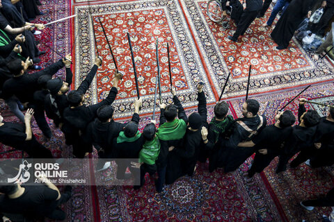 گزارش تصویری | آیین مشعل گردانی و مشق شمشیر نجفی های مقیم مشهد