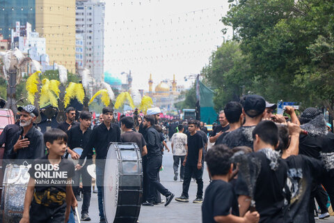 گزارش تصویری | عزاداری روز تاسوعای حسینی در خیابان های اطراف حرم مطهر رضوی