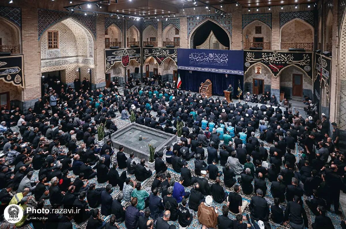 دل‌ها در حسینیه ایران به کربلا پیوند می‌خورد