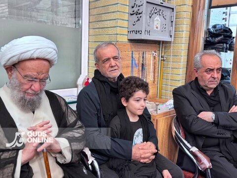 عکس | تصویری از حضور مسعود پزشکیان در جمع عزاداران عاشورای حسینی در تبریز