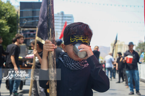 گزارش تصویری | عزاداری روز عاشورا در خیابان‌های منتهی به حرم امام رضا(ع)