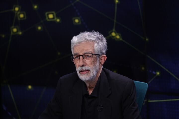 فیلم | روایت حداد عادل از نحوه زندگی فرزندان رهبر شهید انقلاب