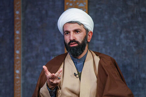 امام سجاد(ع) با زبان دعا، محاصره رسانه‌ای بنی‌امیه را شکستند / صحیفه سجادیه؛ آغاز بازسازی هویتی جامعه