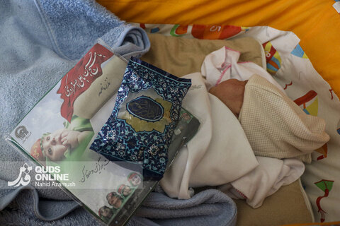 گزارش تصویری | عیادت خدام مجمع جهانی حضرت علی‌اصغر(ع) از نوزادان بیمارستان و زایشگاه خیریه جوادالائمه(ع) مشهد