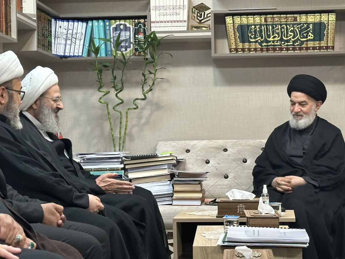 همگرایی علمی قم و نجف؛ گامی نو در توسعه ارتباطات حوزوی/ دیدار تولیت عتبه عباسیه با حضرت آیت الله فقیهی