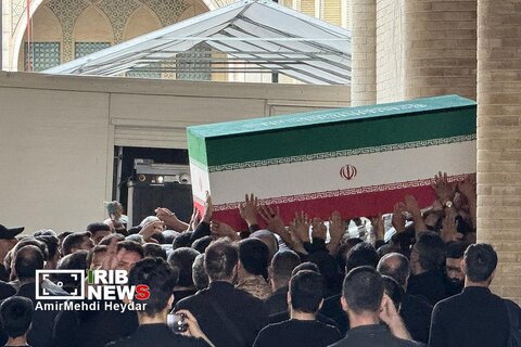عکس | تصاویری خاص از لحظه ورود پیکر مطهر رهبر شهید انقلاب اسلامی به مصلی تهران