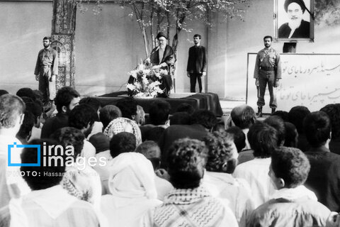 عکس | روایت تصویری رهبری آیت‌الله سید علی خامنه‌ای (۱۳۶۸ - ۱۳۷۲)