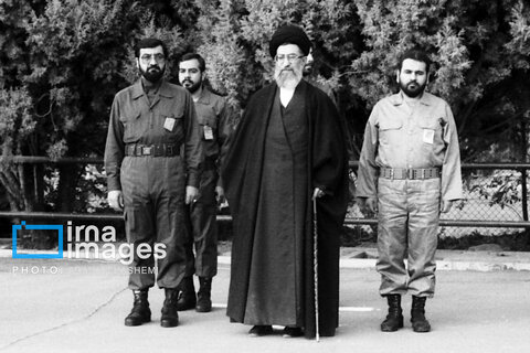 عکس | روایت تصویری رهبری آیت‌الله سید علی خامنه‌ای (۱۳۶۸ - ۱۳۷۲)