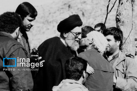 عکس | روایت تصویری رهبری آیت‌الله سید علی خامنه‌ای (۱۳۶۸ - ۱۳۷۲)