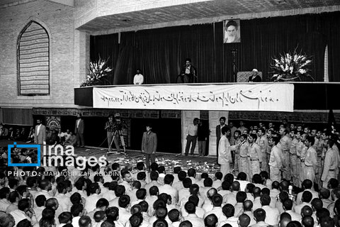 عکس | روایت تصویری رهبری آیت‌الله سید علی خامنه‌ای (۱۳۶۸ - ۱۳۷۲)