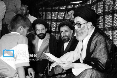 عکس | روایت تصویری رهبری آیت‌الله سید علی خامنه‌ای (۱۳۶۸ - ۱۳۷۲)