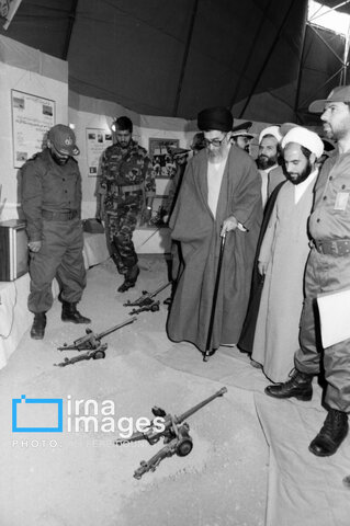 عکس | روایت تصویری رهبری آیت‌الله سید علی خامنه‌ای (۱۳۶۸ - ۱۳۷۲)