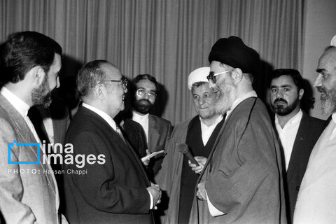 عکس | روایت تصویری رهبری آیت‌الله سید علی خامنه‌ای (۱۳۶۸ - ۱۳۷۲)