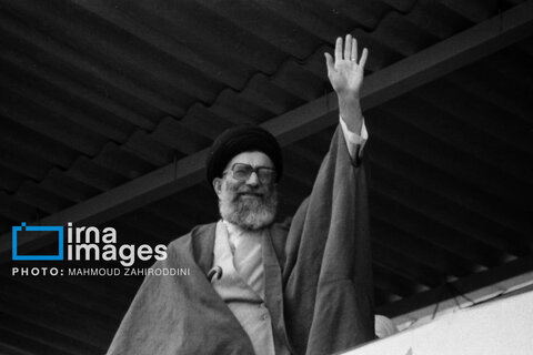 عکس | روایت تصویری رهبری آیت‌الله سید علی خامنه‌ای (۱۳۶۸ - ۱۳۷۲)