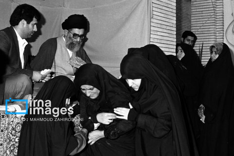 عکس | روایت تصویری رهبری آیت‌الله سید علی خامنه‌ای (۱۳۶۸ - ۱۳۷۲)