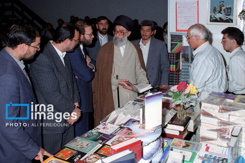 عکس | روایت تصویری رهبری آیت‌الله سید علی خامنه‌ای (۱۳۶۸ - ۱۳۷۲)