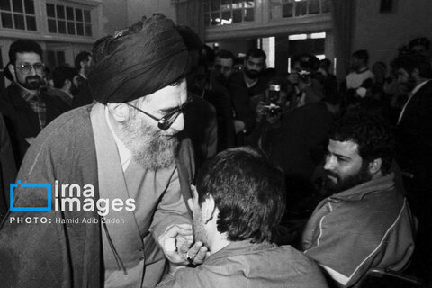 عکس | روایت تصویری رهبری آیت‌الله سید علی خامنه‌ای (۱۳۶۸ - ۱۳۷۲)