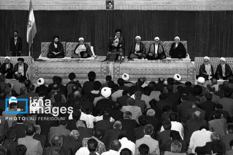 عکس | روایت تصویری رهبری آیت‌الله سید علی خامنه‌ای (۱۳۶۸ - ۱۳۷۲)