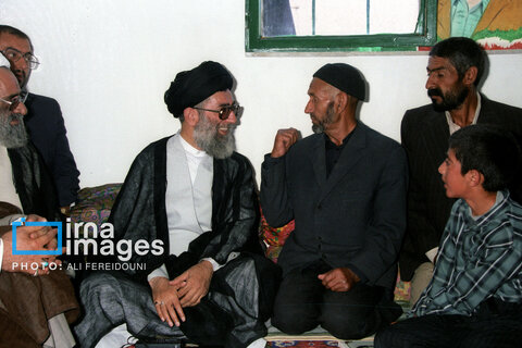 عکس | روایت تصویری رهبری آیت‌الله سید علی خامنه‌ای (۱۳۶۸ - ۱۳۷۲)
