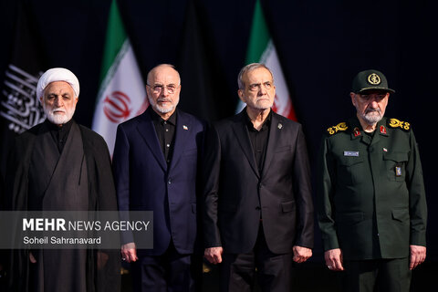 عکس |  ادای احترام سران قوا به پیکر رهبر شهید انقلاب