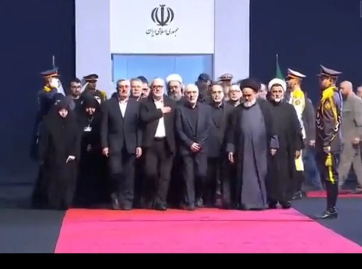وداع خانواده شهیدان سید حسن نصرالله و عماد مغنیه با رهبر شهید انقلاب