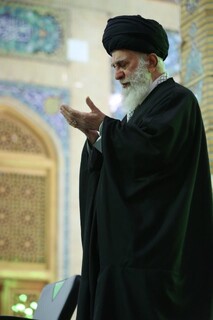 تولیت آستان مقدس جمکران: نماز بر پیکر مطهر امام شهید در مسجد جمکران برگزار می شود