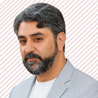 دو چیز می‌شکند قدر شعر را...