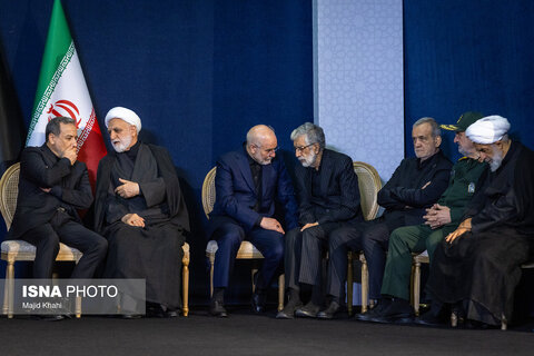 عکس | لحظاتی خاص از حضور سران قوا در مراسم ادای احترام به پیکر مطهر رهبر شهید انقلاب
