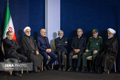 عکس | لحظاتی خاص از حضور سران قوا در مراسم ادای احترام به پیکر مطهر رهبر شهید انقلاب