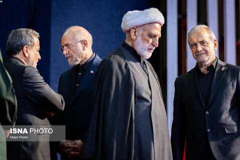 عکس | لحظاتی خاص از حضور سران قوا در مراسم ادای احترام به پیکر مطهر رهبر شهید انقلاب