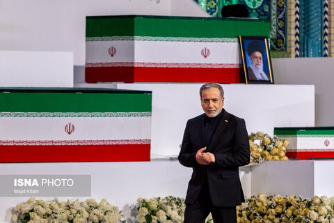 عکس | لحظاتی خاص از حضور سران قوا در مراسم ادای احترام به پیکر مطهر رهبر شهید انقلاب