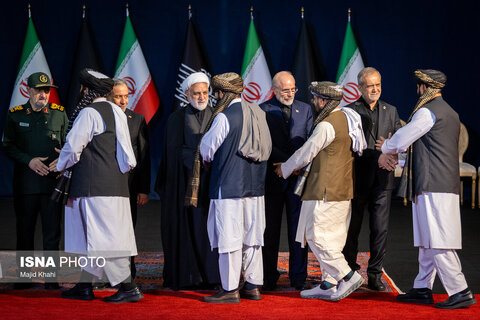 عکس | لحظاتی خاص از حضور سران قوا در مراسم ادای احترام به پیکر مطهر رهبر شهید انقلاب