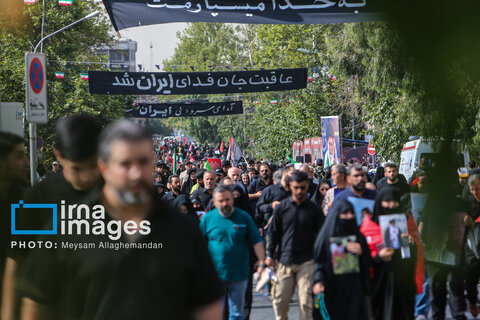 عکس | تصاویری از حرکت مردم برای وداع با رهبر شهید در مسیرهای منتهی به مصلی تهران