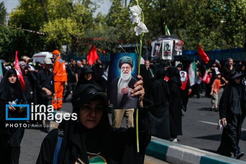 عکس | تصاویری از حرکت مردم برای وداع با رهبر شهید در مسیرهای منتهی به مصلی تهران